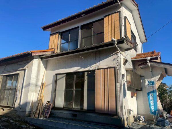 千葉県市原市にて外壁塗装・屋根塗装〈金属屋根のサビや外壁の色あせから〉の施工前写真